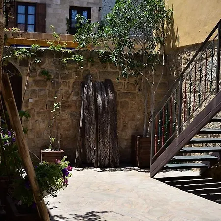 S. Nikolis Historic Boutique מלון