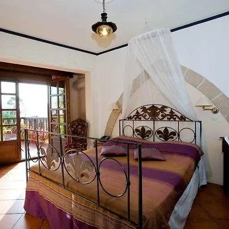 S. Nikolis Historic Boutique מלון 4*