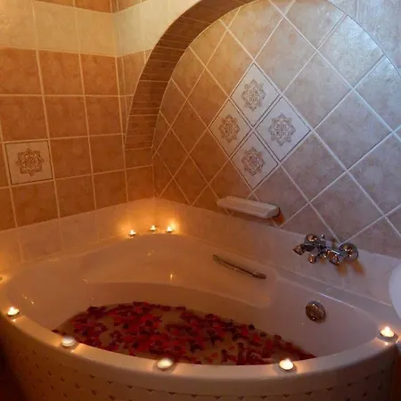S. Nikolis Historic Boutique מלון 4*