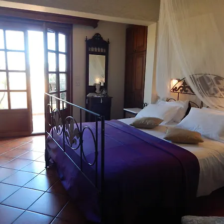 מלון S. Nikolis Historic Boutique 4*